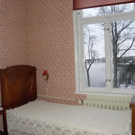 Bed & Breakfast Neitsytniemen Kartano *