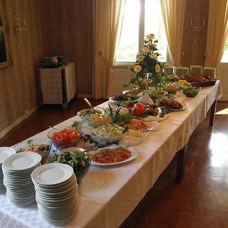 Neitsytniemen Kartano Bed & Breakfast *