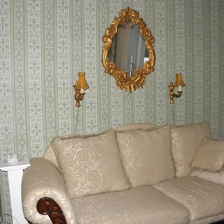 Neitsytniemen Kartano Bed & Breakfast