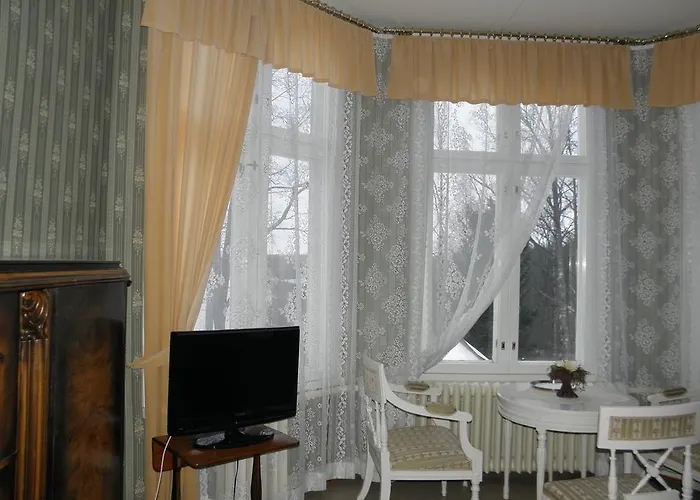 Neitsytniemen Kartano Bed & Breakfast