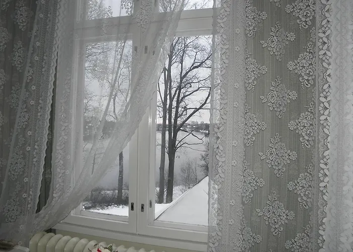 Neitsytniemen Kartano Bed & Breakfast *