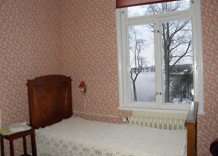 Bed & Breakfast Neitsytniemen Kartano *