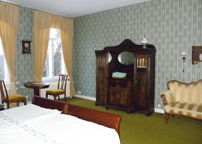 Neitsytniemen Kartano Bed & Breakfast