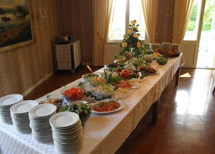 Neitsytniemen Kartano Bed & Breakfast *