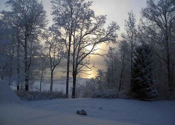 Neitsytniemen Kartano Bed & Breakfast *